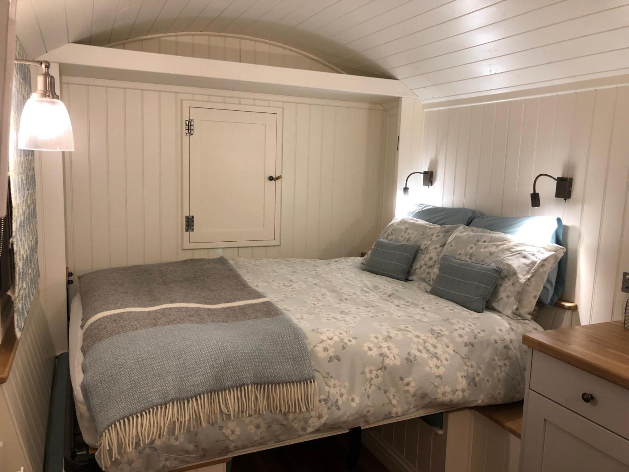 Green Valley, Cotswold Stay With Hamper Челтенхам Экстерьер фото